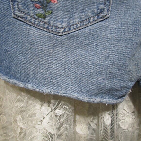 Time and Tru High Rise Floral Embroidered Denim Shorts size 10 Boho Coachella - Picture 10 of 13